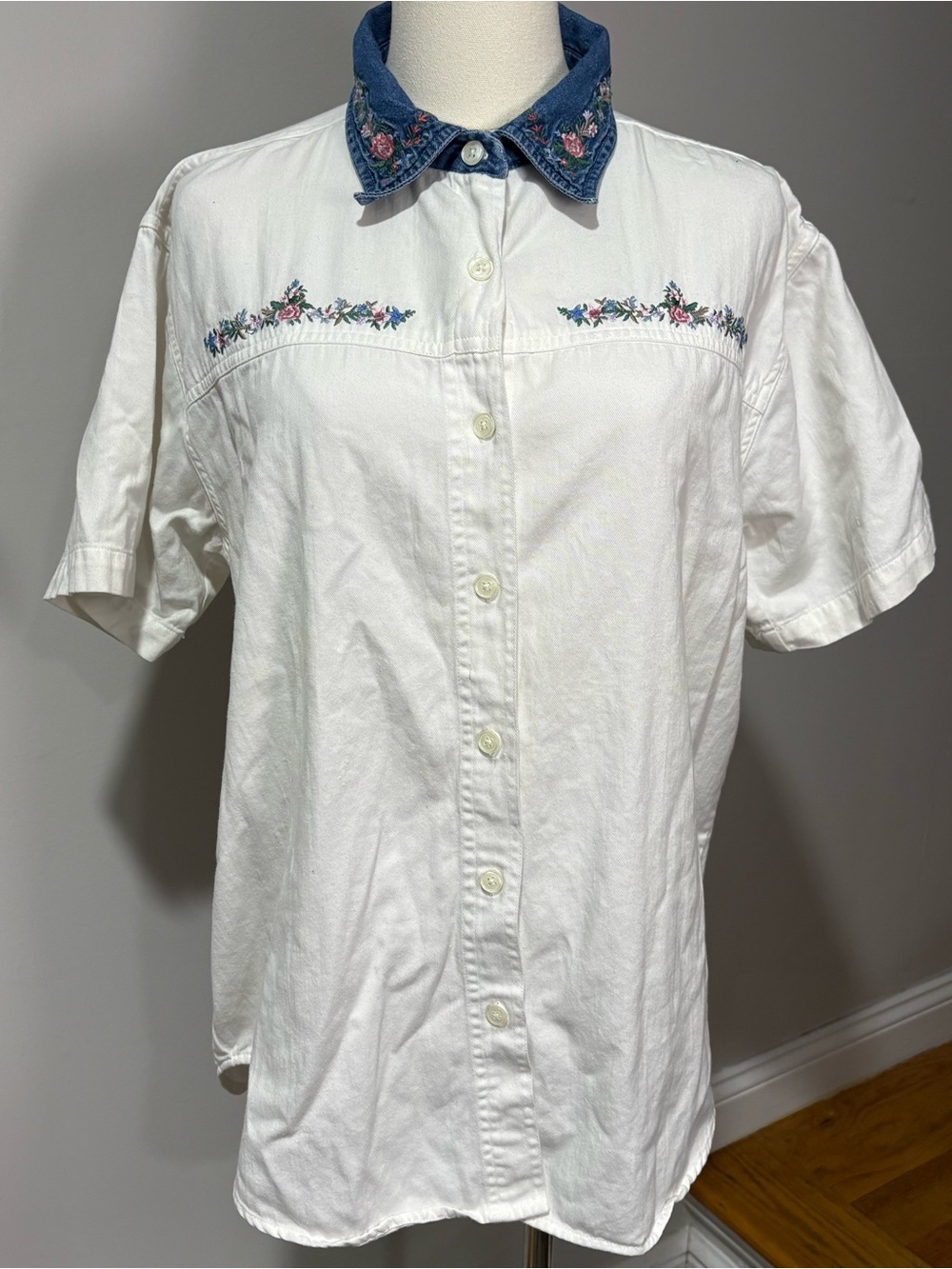 Vtg 90s Lets Quizz Again White Denim Floral Embroidered Button Up Shirt Sz M